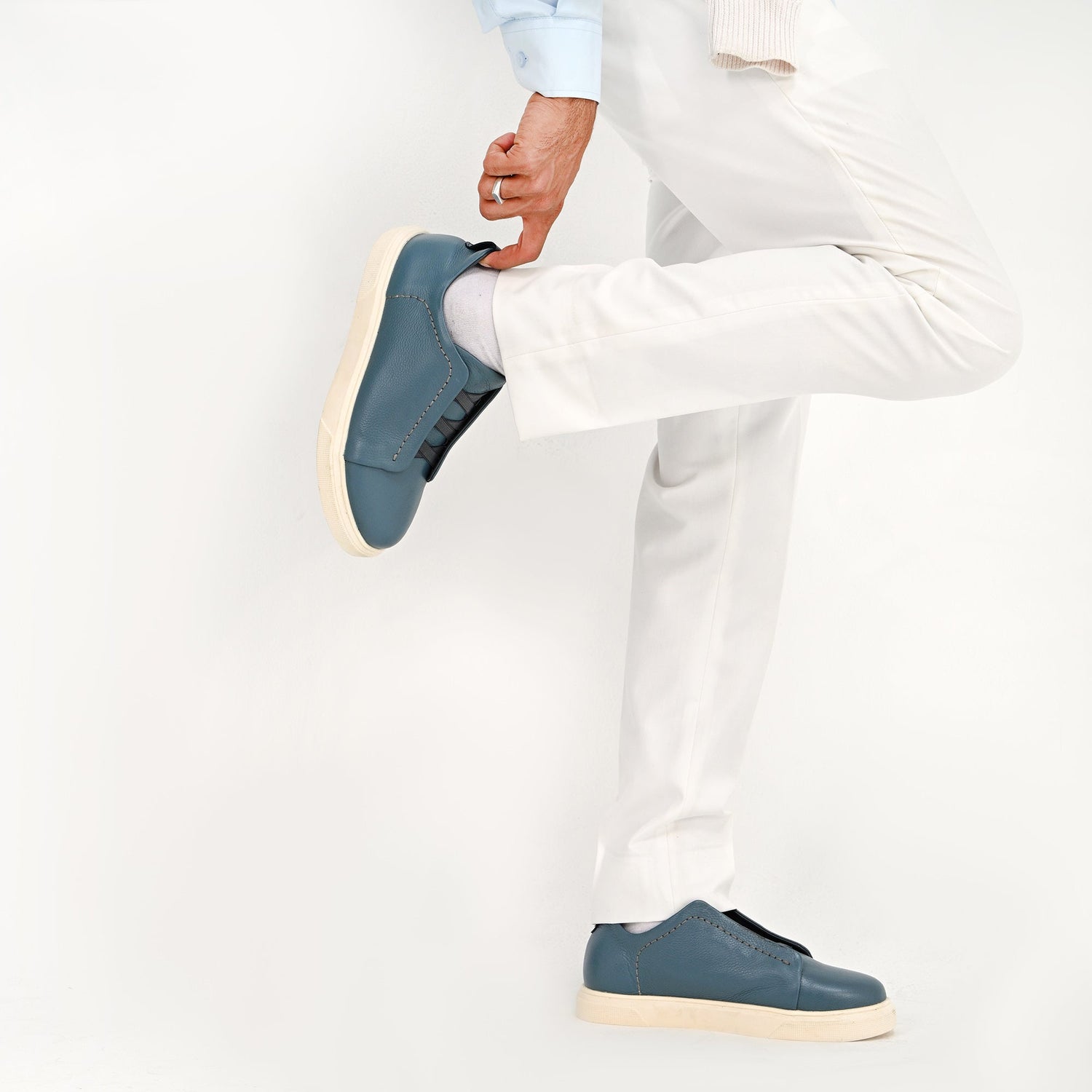 مجموعة أحذية رياضية رجالية بتصميم عصري | أزياء كيو إم آر