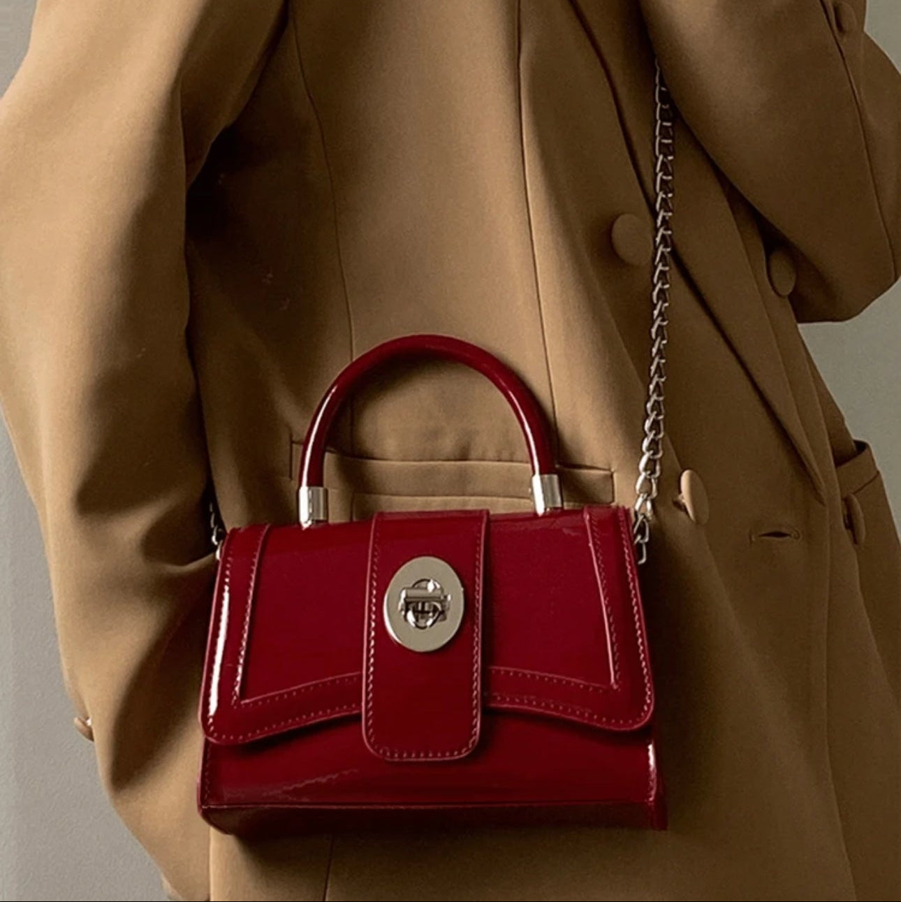 حقيبة كروك إليجانس آورغلاس - حقيبة كتف وحقيبة كروس بودي بنقشة جلد التمساح | أزياء كيو إم آر