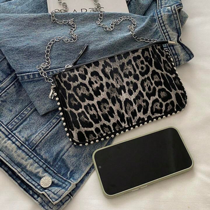 حقيبة يد وايلد تشارم بنقشة جلد النمر - حقيبة كتف وحقيبة كروس مزينة بالخرز بنقشة جلد النمر | أزياء كيو إم آر