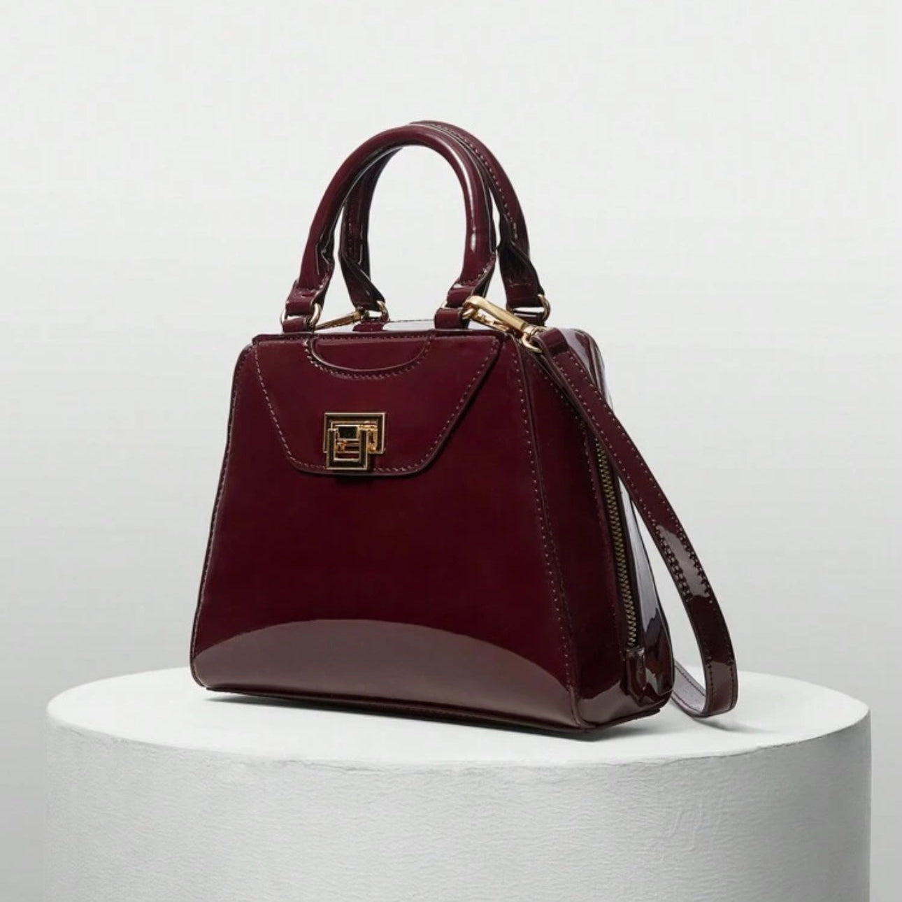 حقيبة بيزشيك اليومية - حقيبة يد نسائية أنيقة للتنقلات اليومية | أزياء كيو إم آر