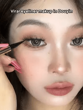 محدد العيون السائل المقاوم للماء من شيغلام لاين آند ديفاين – أسود