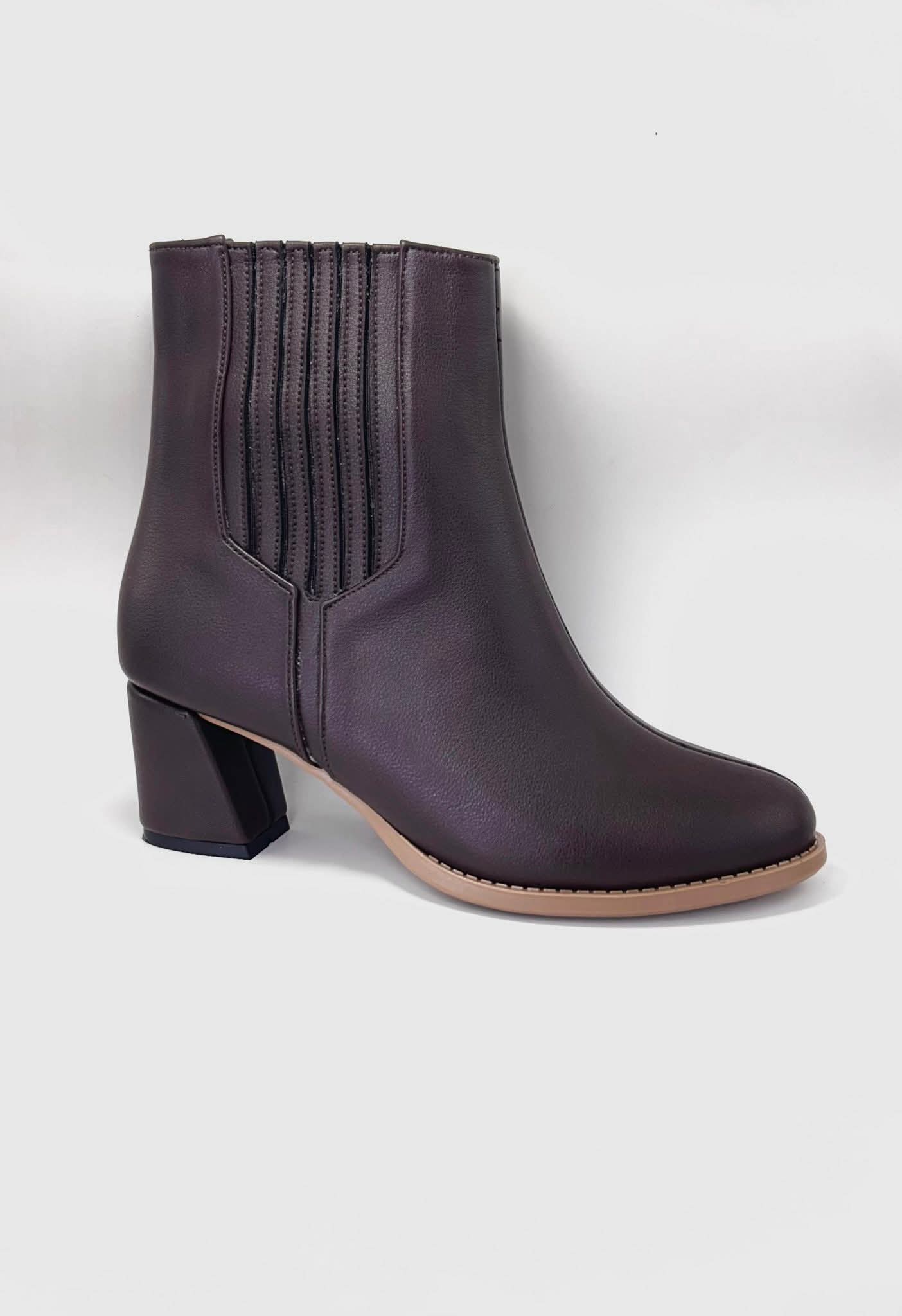 Mira Chelsea Boot
