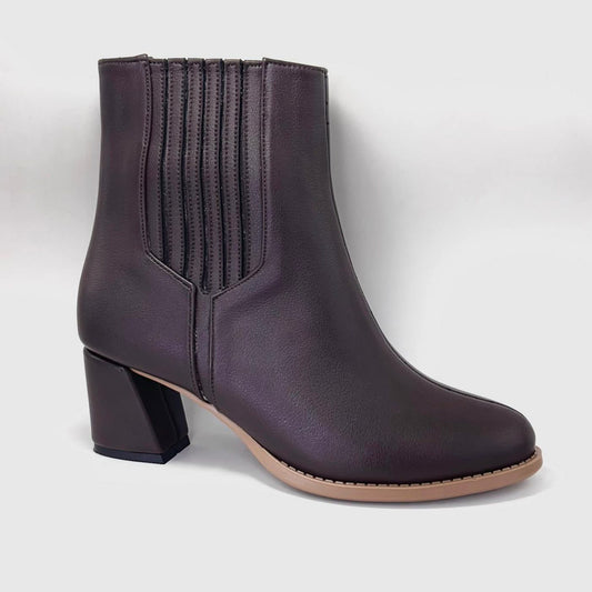 حذاء ميرا تشيلسي الجلدي ذو الرقبة القصيرة - تصميم كلاسيكي نسائي | أزياء كيو إم آر